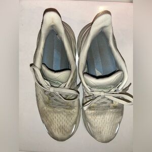 Hoka Clifton 8 Women's Athletic Shoes
‘Smoke Green’